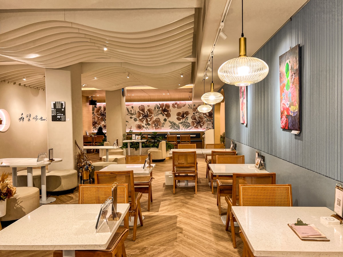 【我在 Cogito Cafe】台南美術館二館附近美食推薦，多樣早午餐與異國特色料理，從早吃到晚的質感主題餐廳