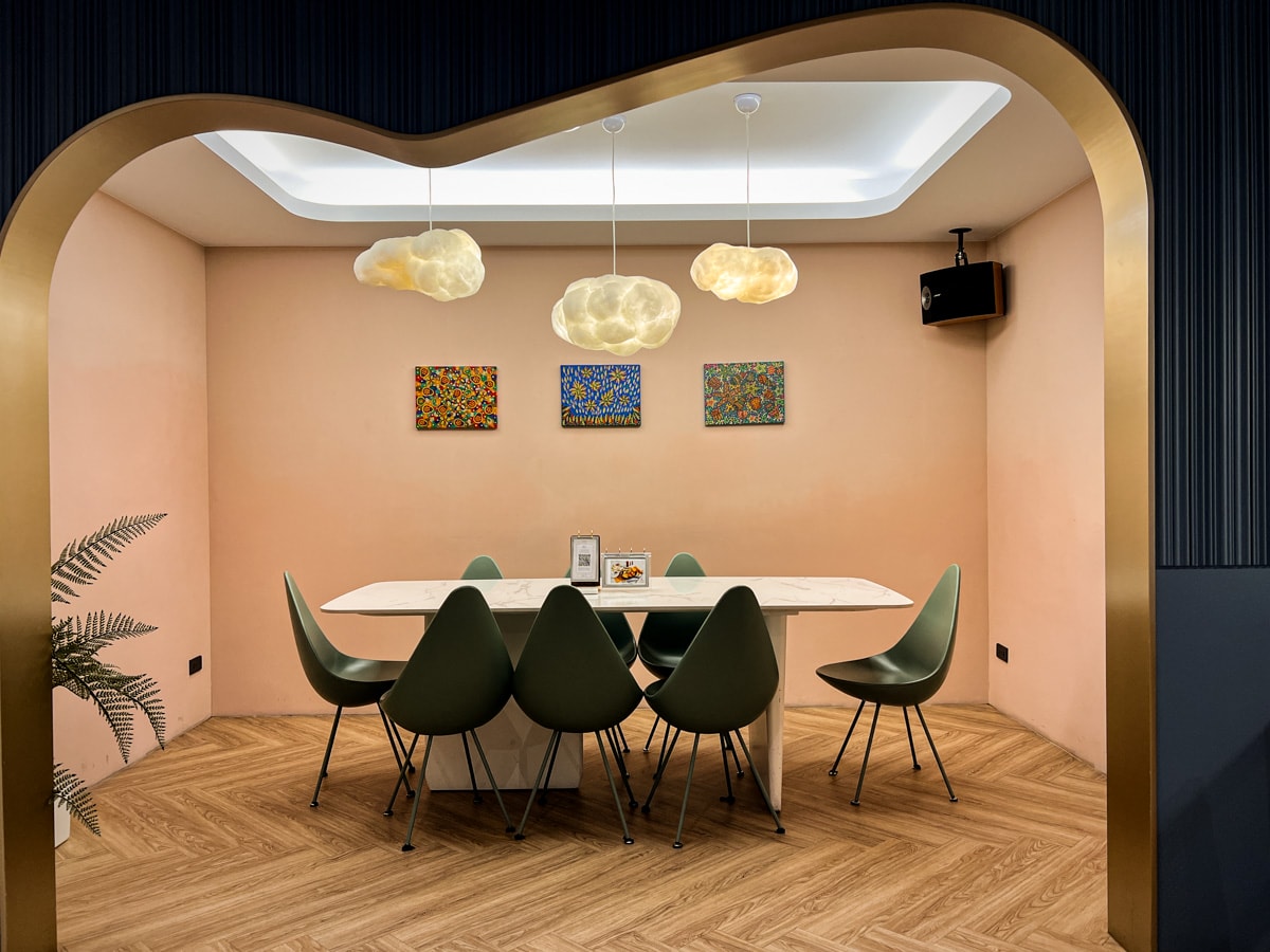 【我在 Cogito Cafe】台南美術館二館附近美食推薦，多樣早午餐與異國特色料理，從早吃到晚的質感主題餐廳