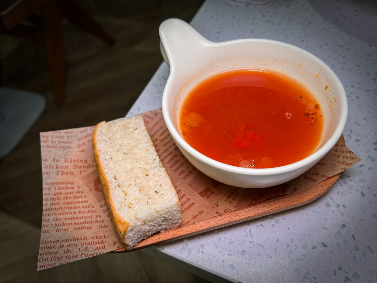 【我在 Cogito Cafe】台南美術館二館附近美食推薦，多樣早午餐與異國特色料理，從早吃到晚的質感主題餐廳