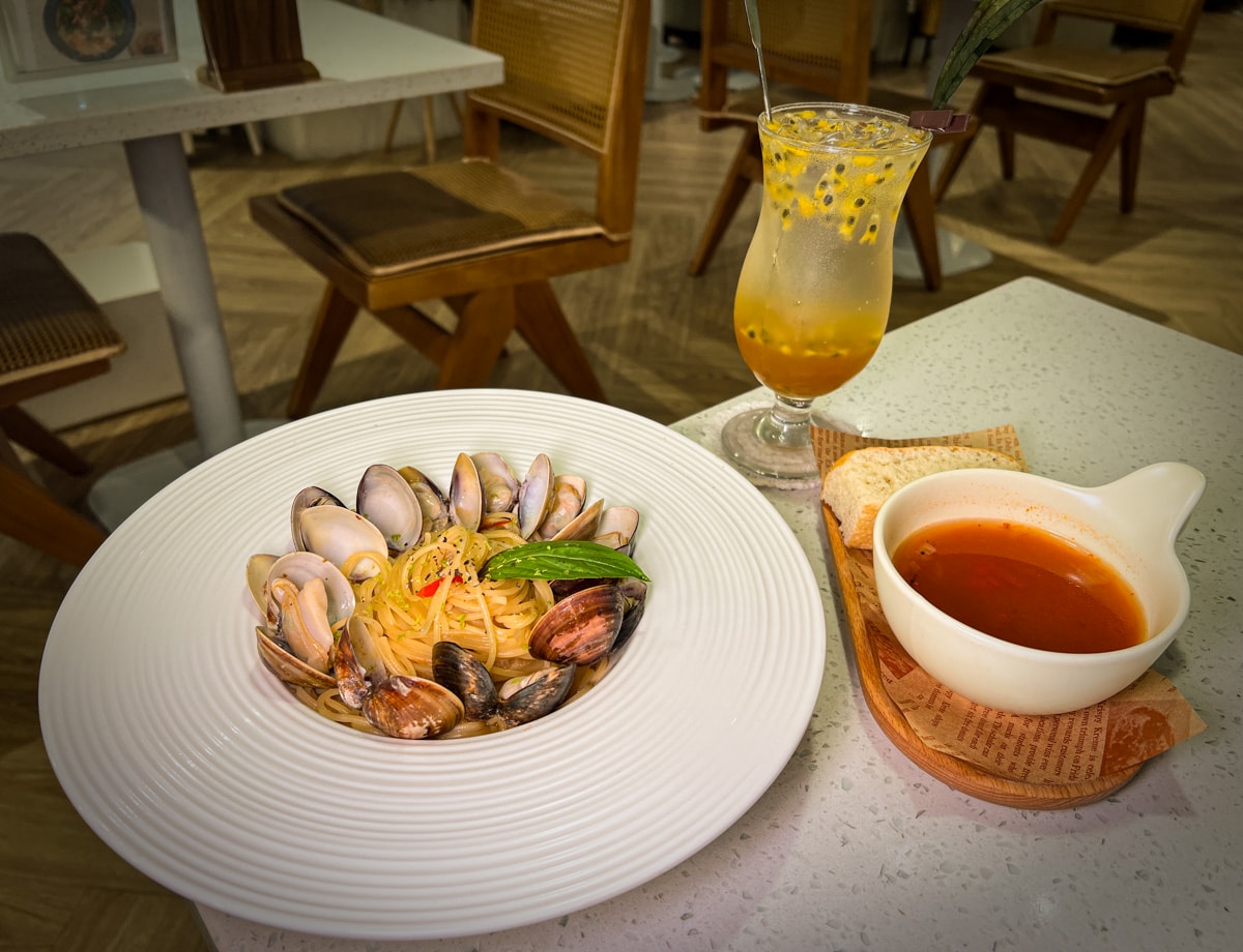 【我在 Cogito Cafe】台南美術館二館附近美食推薦，多樣早午餐與異國特色料理，從早吃到晚的質感主題餐廳