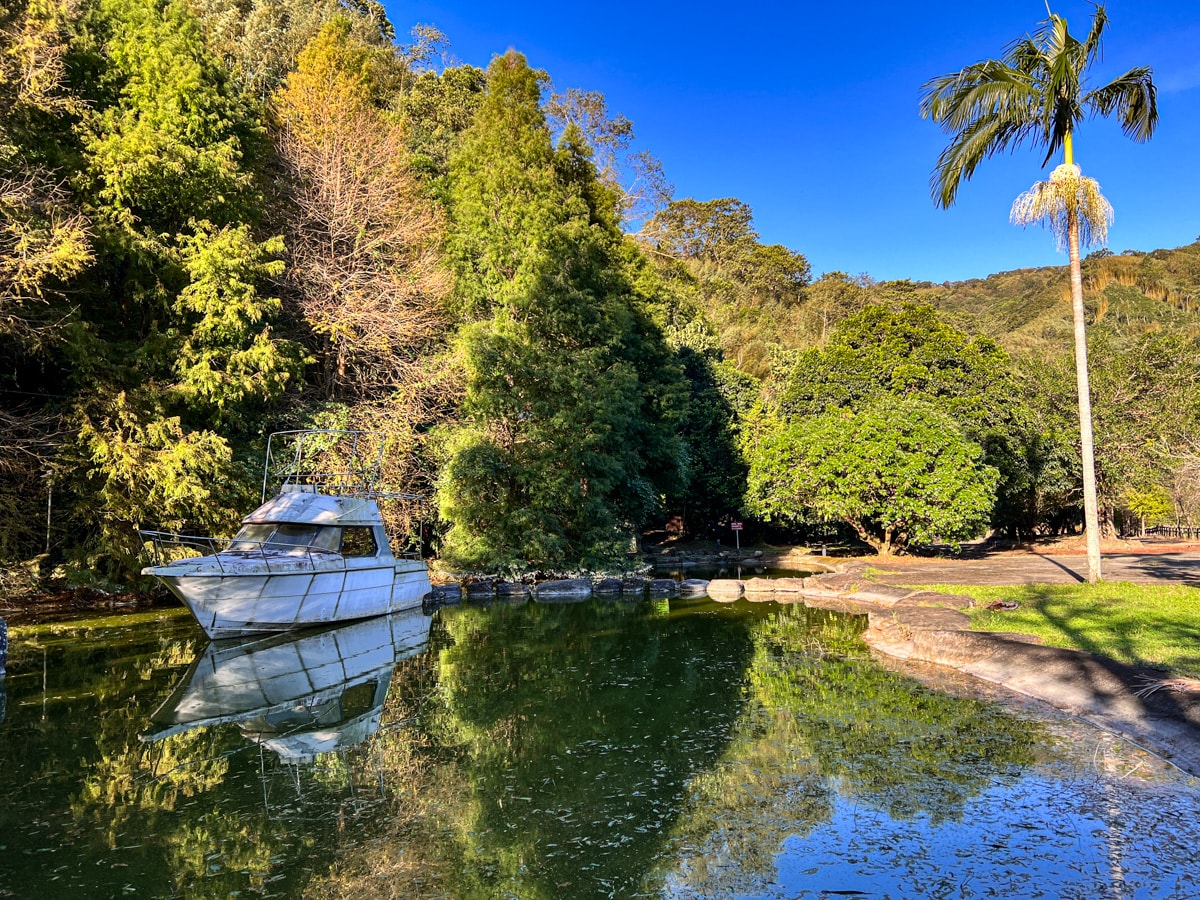【會來尖石溫泉渡假村】新竹內灣泡湯住宿推薦，大眾池不限時400元起，雙人湯屋只要990元，超高CP值、絕美山林溫泉秘境！
