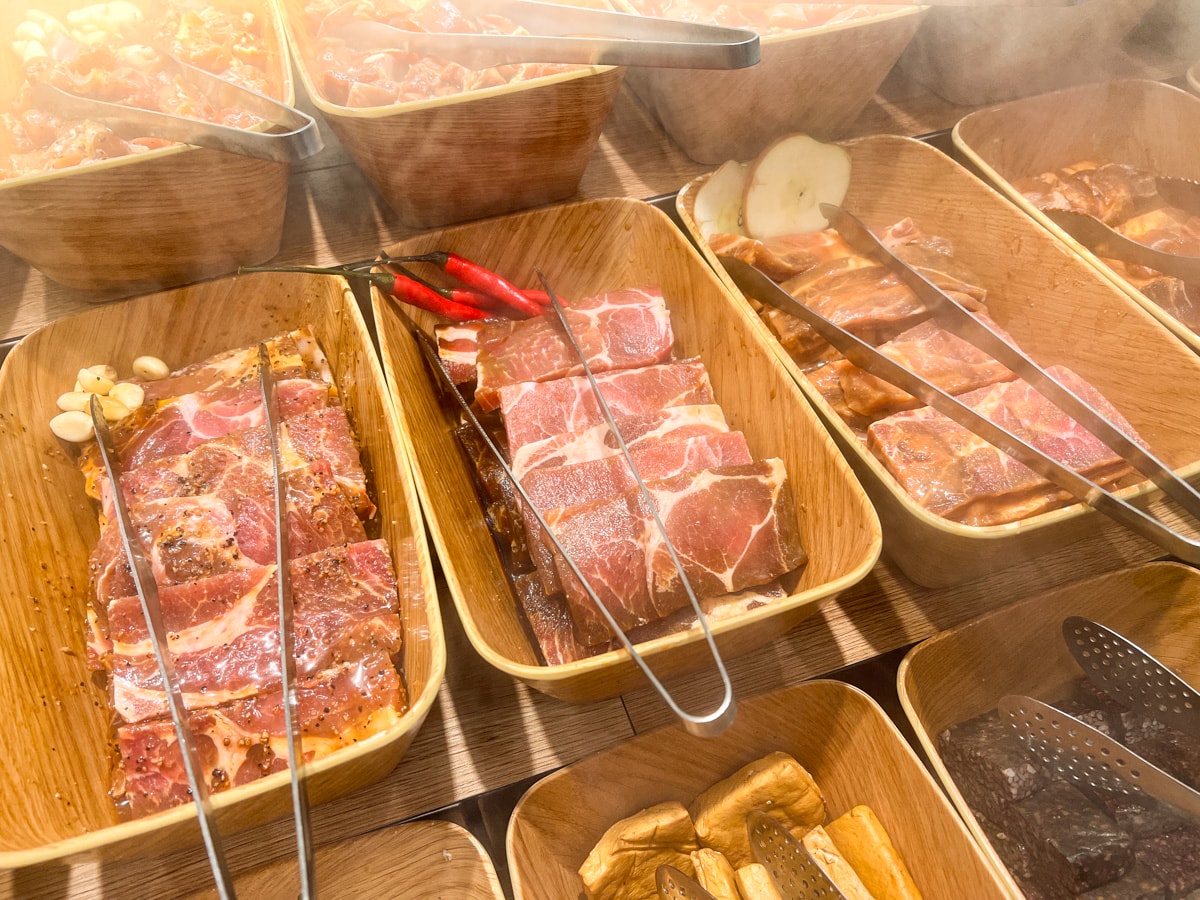 【熊一頂級燒肉】基隆評分最高美食推薦，598元起燒肉制霸！熊一燒肉登頂攻略，基隆唯一無敵海景燒肉吃到飽