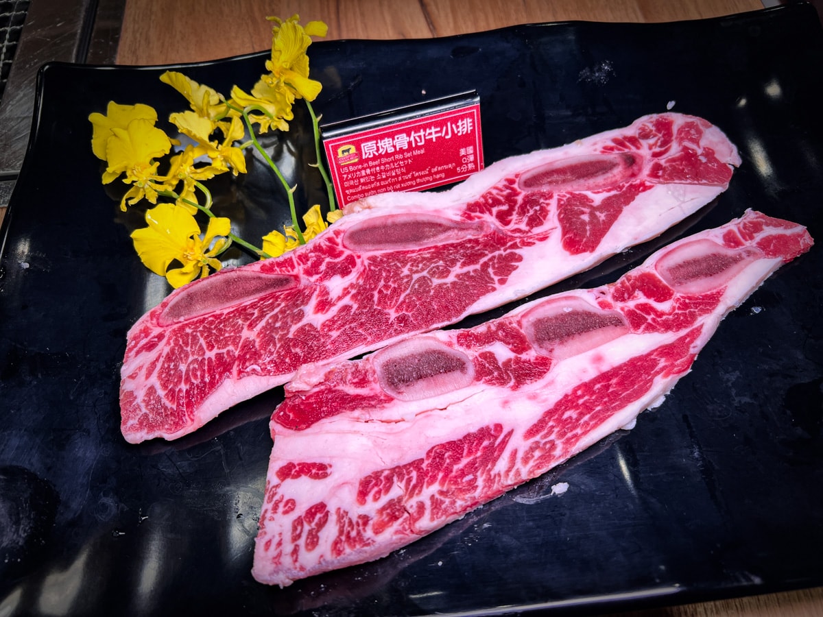 【熊一頂級燒肉】基隆評分最高美食推薦，598元起燒肉制霸！熊一燒肉登頂攻略，基隆唯一無敵海景燒肉吃到飽