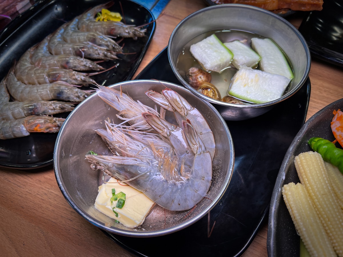 【熊一頂級燒肉】基隆評分最高美食推薦，598元起燒肉制霸！熊一燒肉登頂攻略，基隆唯一無敵海景燒肉吃到飽