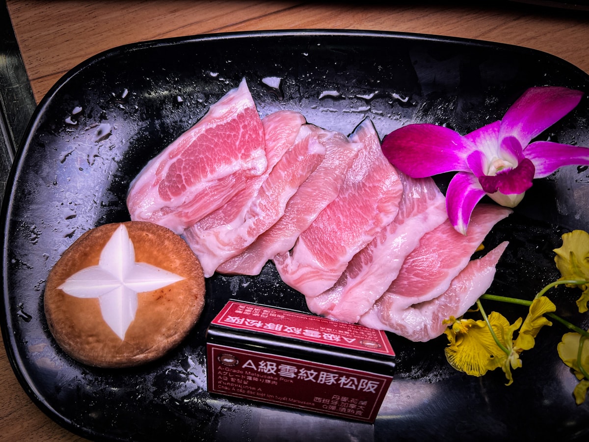 【熊一頂級燒肉】基隆評分最高美食推薦，598元起燒肉制霸！熊一燒肉登頂攻略，基隆唯一無敵海景燒肉吃到飽