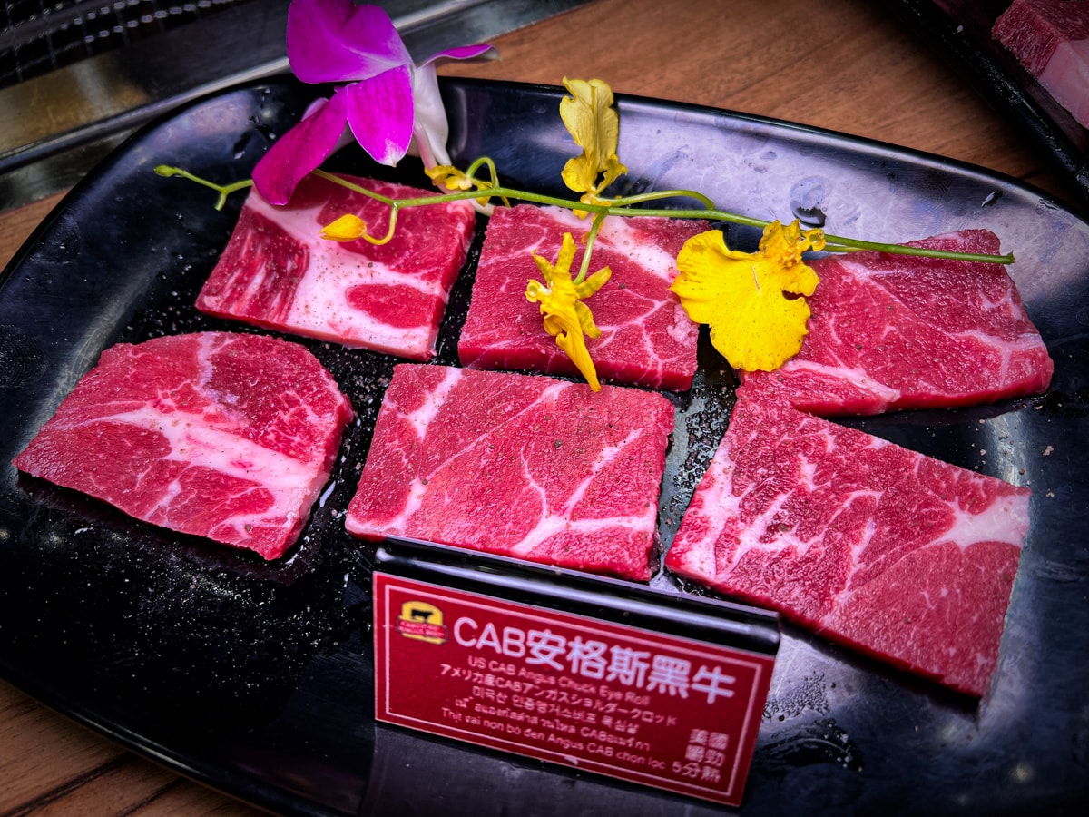 【熊一頂級燒肉】基隆評分最高美食推薦，598元起燒肉制霸！熊一燒肉登頂攻略，基隆唯一無敵海景燒肉吃到飽