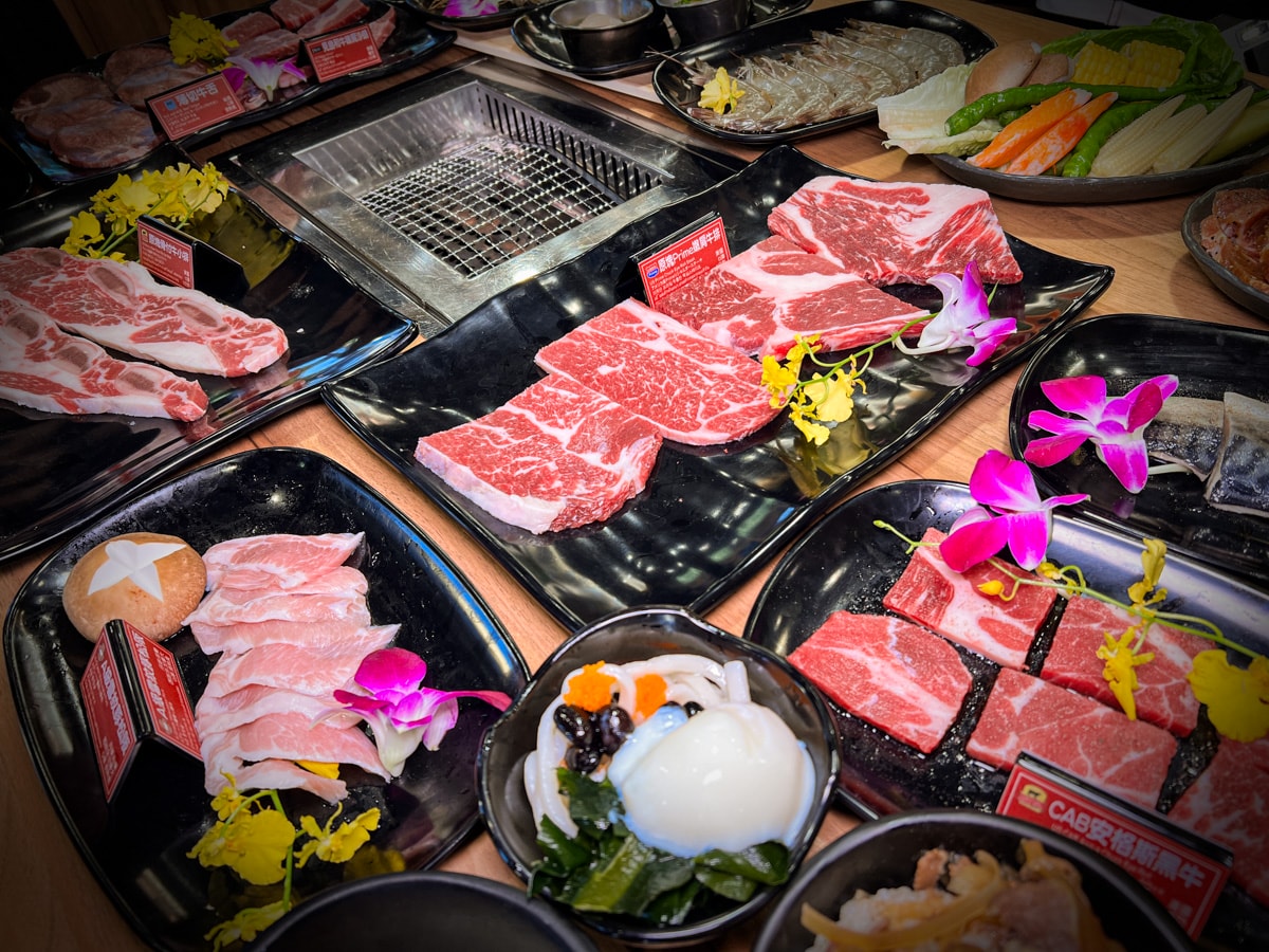 【熊一頂級燒肉】基隆評分最高美食推薦，598元起燒肉制霸！熊一燒肉登頂攻略，基隆唯一無敵海景燒肉吃到飽