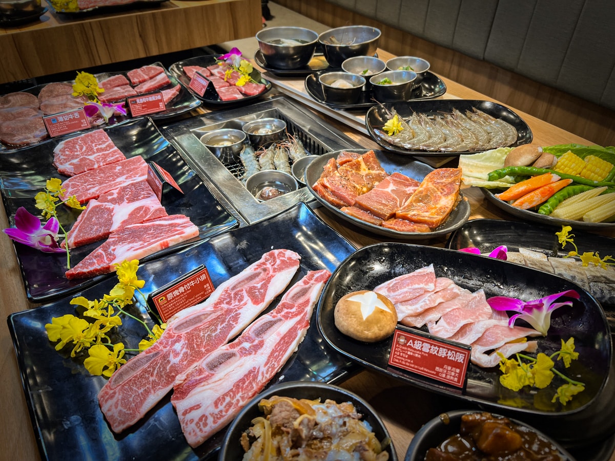 【熊一頂級燒肉】基隆評分最高美食推薦，598元起燒肉制霸！熊一燒肉登頂攻略，基隆唯一無敵海景燒肉吃到飽