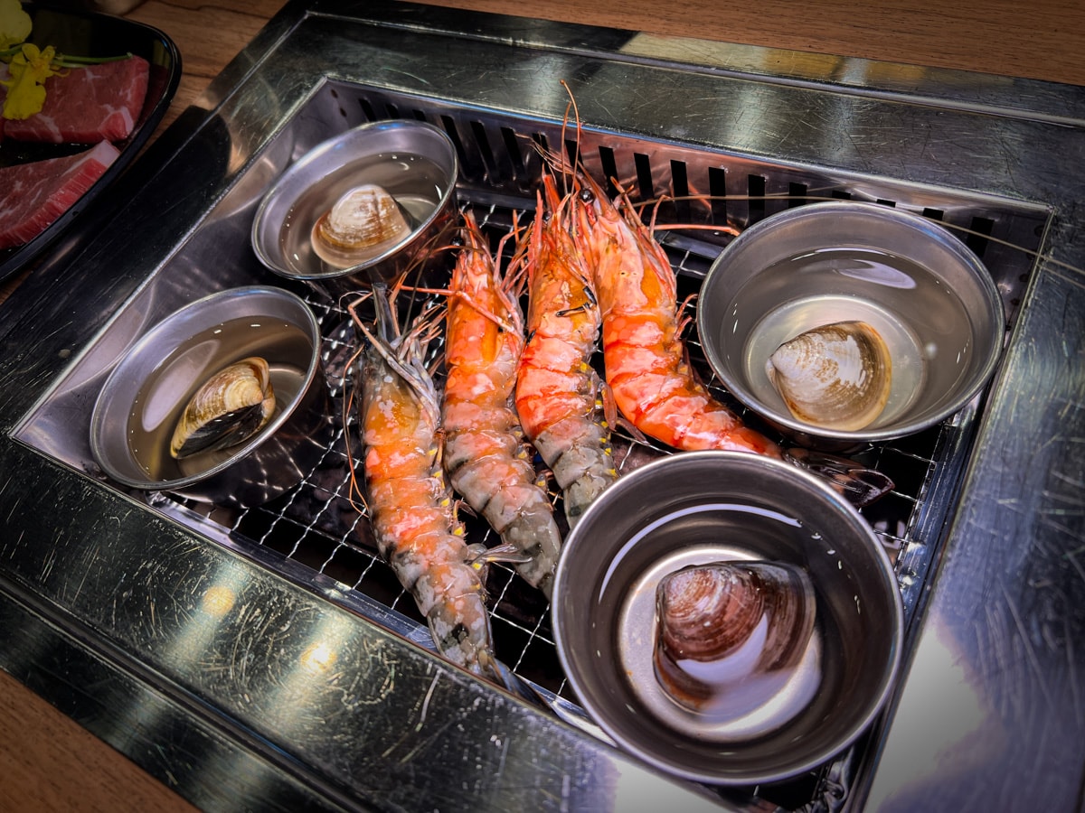 【熊一頂級燒肉】基隆評分最高美食推薦，598元起燒肉制霸！熊一燒肉登頂攻略，基隆唯一無敵海景燒肉吃到飽
