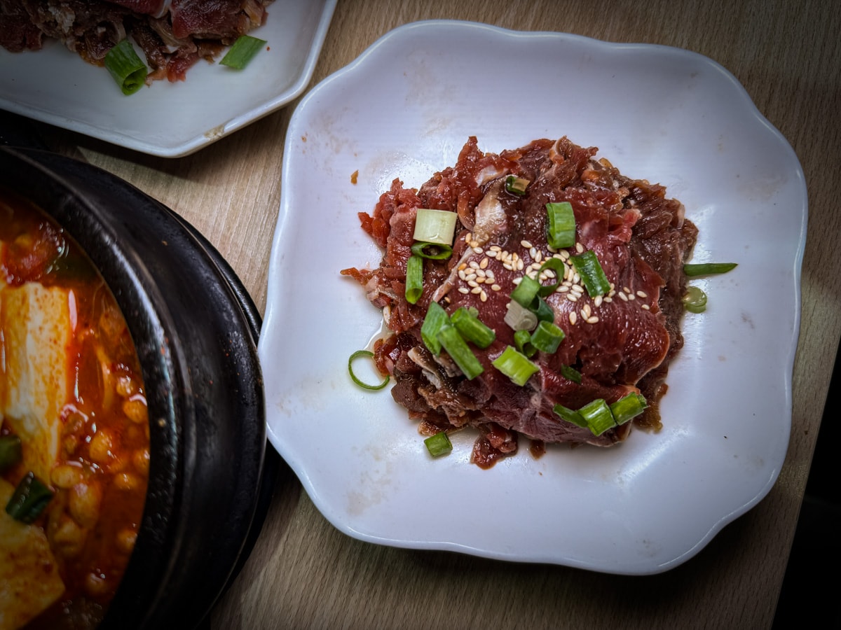 【馬柒韓式料理】中壢韓式料理美食推薦,特色必吃道地銅盤烤肉、韓式炸雞,內用韓式小菜及麥菜無限吃到飽! - 第15張圖 【馬柒韓式料理】中壢韓式料理美食推薦,特色必吃道地銅盤烤肉、韓式炸雞,內用韓式小菜及麥菜無限吃到飽!