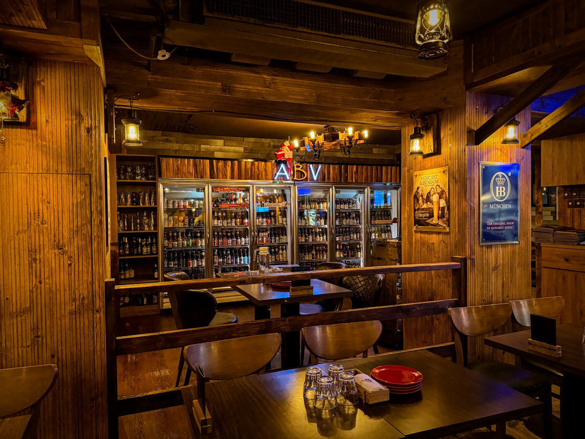 【ABV 美式餐酒館】台北東區特色餐廳推薦，美國海鮮期間限定料理！大啖東北海陸大拼盤、蟹肉及龍蝦肉漢堡