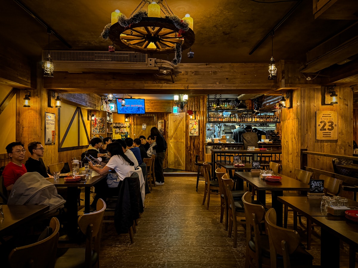 【ABV 美式餐酒館】台北東區特色餐廳推薦，美國海鮮期間限定料理！大啖東北海陸大拼盤、蟹肉及龍蝦肉漢堡