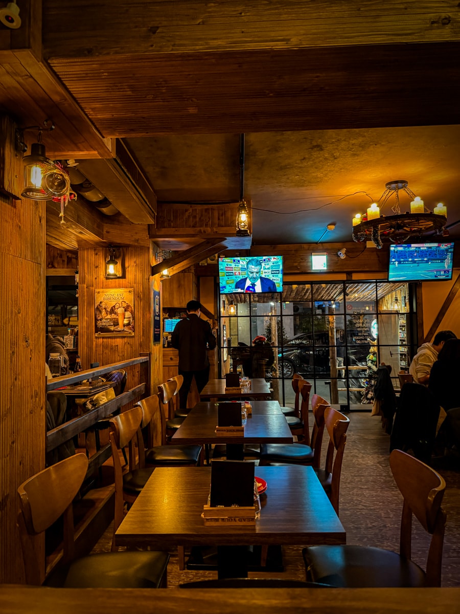 【ABV 美式餐酒館】台北東區特色餐廳推薦，美國海鮮期間限定料理！大啖東北海陸大拼盤、蟹肉及龍蝦肉漢堡