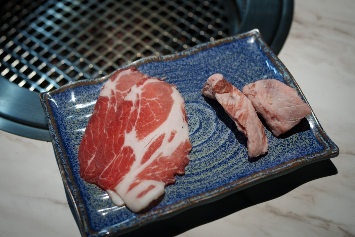 【炎上燒肉】板橋江子翠人氣燒肉吃到飽推薦，高達8種秘製沾醬，平日最低698元起即享生啤酒暢飲，和牛、生蠔、生食級干貝任你挑選！江子翠美食推薦