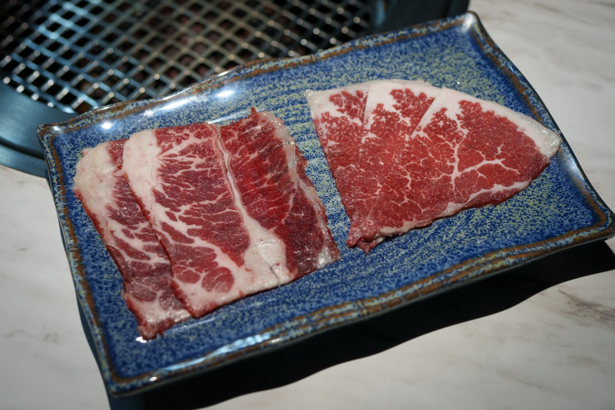 【炎上燒肉】板橋江子翠人氣燒肉吃到飽推薦，高達8種秘製沾醬，平日最低698元起即享生啤酒暢飲，和牛、生蠔、生食級干貝任你挑選！江子翠美食推薦