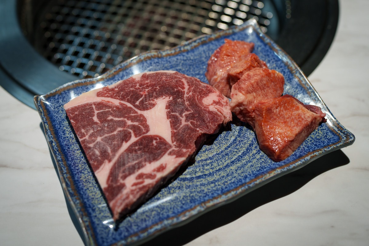 【炎上燒肉】板橋江子翠人氣燒肉吃到飽推薦，高達8種秘製沾醬，平日最低698元起即享生啤酒暢飲，和牛、生蠔、生食級干貝任你挑選！江子翠美食推薦