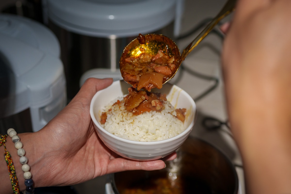 【炎上燒肉】板橋江子翠人氣燒肉吃到飽推薦，高達8種秘製沾醬，平日最低698元起即享生啤酒暢飲，和牛、生蠔、生食級干貝任你挑選！江子翠美食推薦
