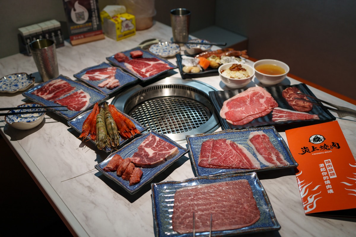 【炎上燒肉】板橋江子翠人氣燒肉吃到飽推薦，高達8種秘製沾醬，平日最低698元起即享生啤酒暢飲，和牛、生蠔、生食級干貝任你挑選！江子翠美食推薦