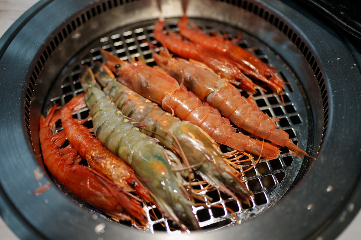 【炎上燒肉】板橋江子翠人氣燒肉吃到飽推薦，高達8種秘製沾醬，平日最低698元起即享生啤酒暢飲，和牛、生蠔、生食級干貝任你挑選！江子翠美食推薦
