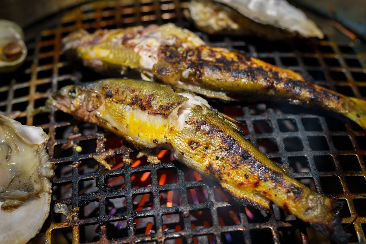 【炎上燒肉】板橋江子翠人氣燒肉吃到飽推薦，高達8種秘製沾醬，平日最低698元起即享生啤酒暢飲，和牛、生蠔、生食級干貝任你挑選！江子翠美食推薦