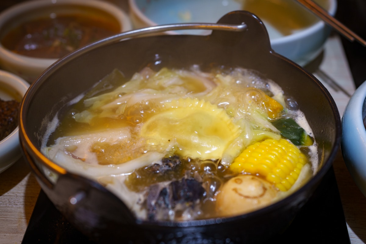 【旺鍋】板橋府中人氣火鍋推薦，超精緻單點鍋物套餐保證營養豐盛，營業到兩點的府中宵夜餐廳首選！
