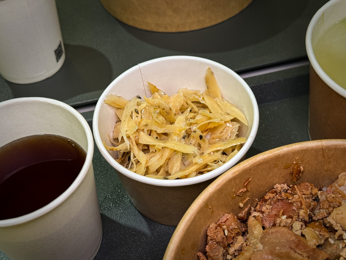 【小鹿亭】台北公館美食餐廳推薦,特色必點咖哩飯、滷肉飯,內用紅茶可續杯!湯品跟咖哩醬免費加一次! - 第32張圖 【小鹿亭】台北公館美食餐廳推薦,特色必點咖哩飯、滷肉飯,內用紅茶可續杯!湯品跟咖哩醬免費加一次!
