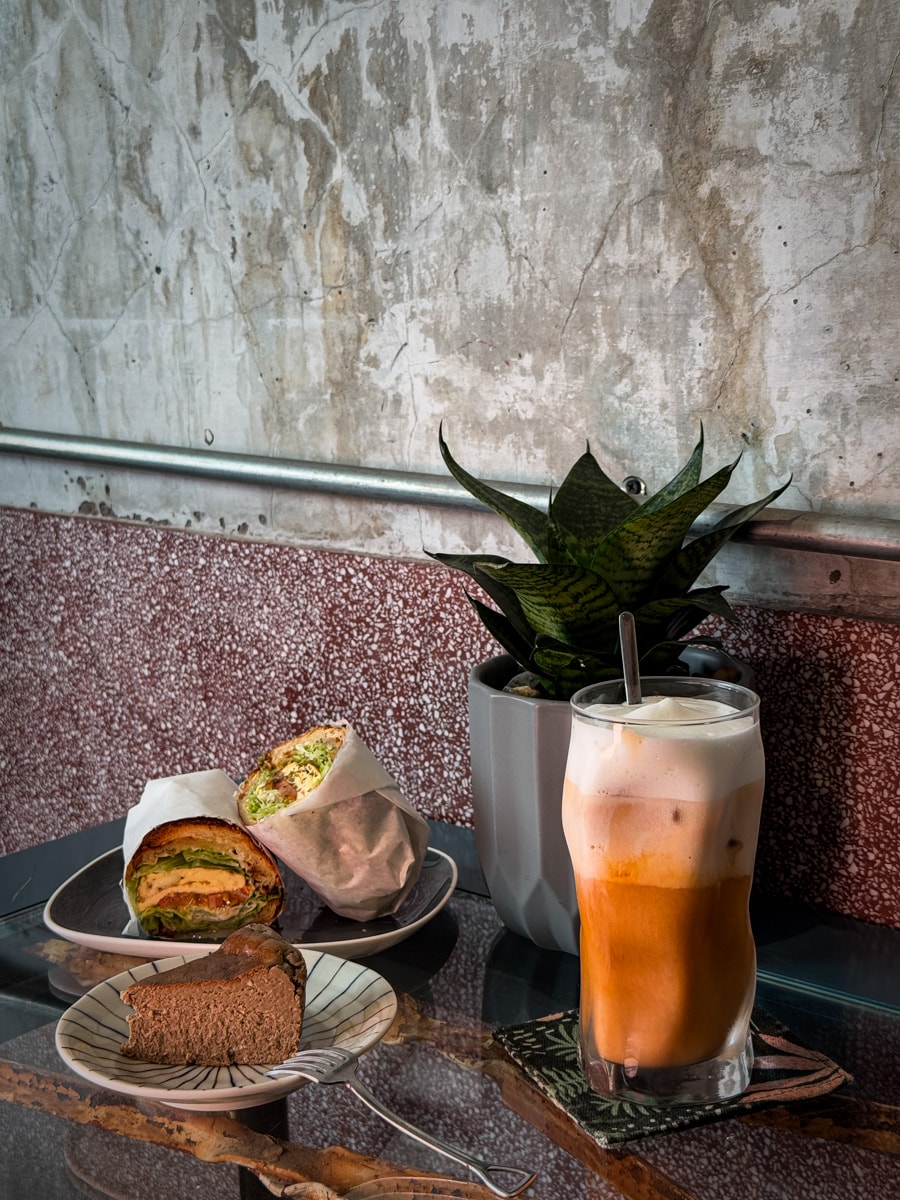 【Share House Cafe】台南新美街咖啡廳推薦，手作輕食甜點與單品咖啡，特色質感老宅咖啡廳