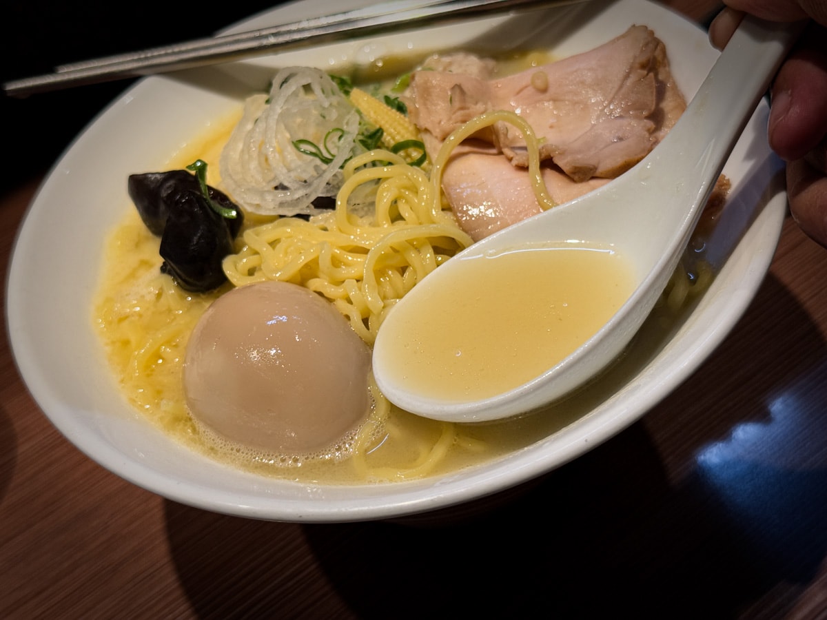 【淳鳩一夫拉麵】台南中西區拉麵美食推薦，250元起享受客製化拉麵，在地人唯一指名排隊拉麵店！