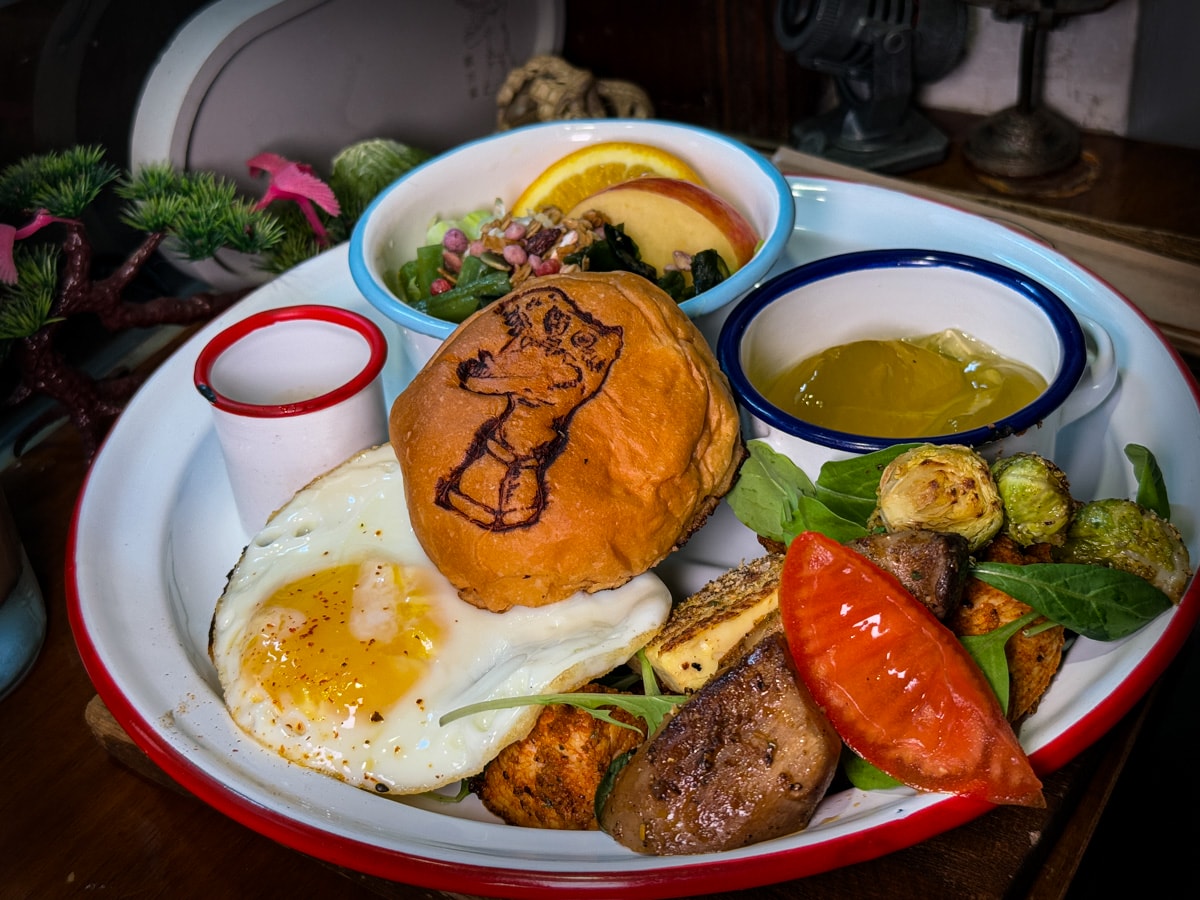 【龍百貨】台南中西區人氣早午餐美食推薦，五大主題餐點營養滿分！獨家恐龍烙印與週邊商品