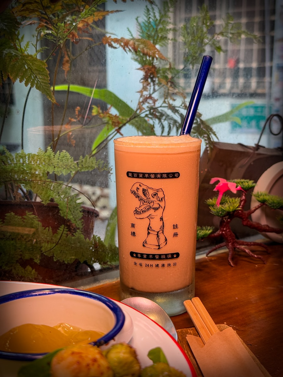 【龍百貨】台南中西區人氣早午餐美食推薦，五大主題餐點營養滿分！獨家恐龍烙印與週邊商品