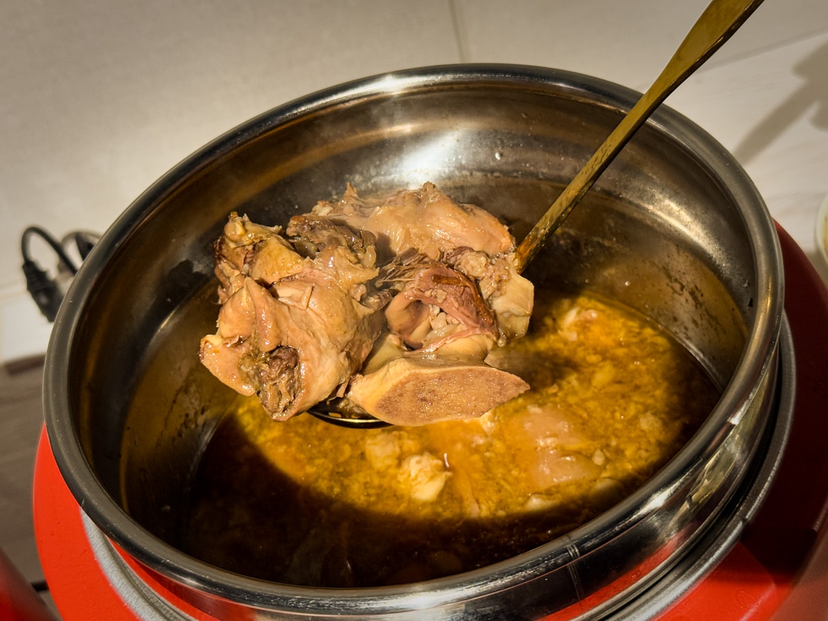 【炎上燒肉】板橋江子翠人氣燒肉吃到飽推薦，高達8種秘製沾醬，平日最低698元起即享生啤酒暢飲，和牛、生蠔、生食級干貝任你挑選！江子翠美食推薦