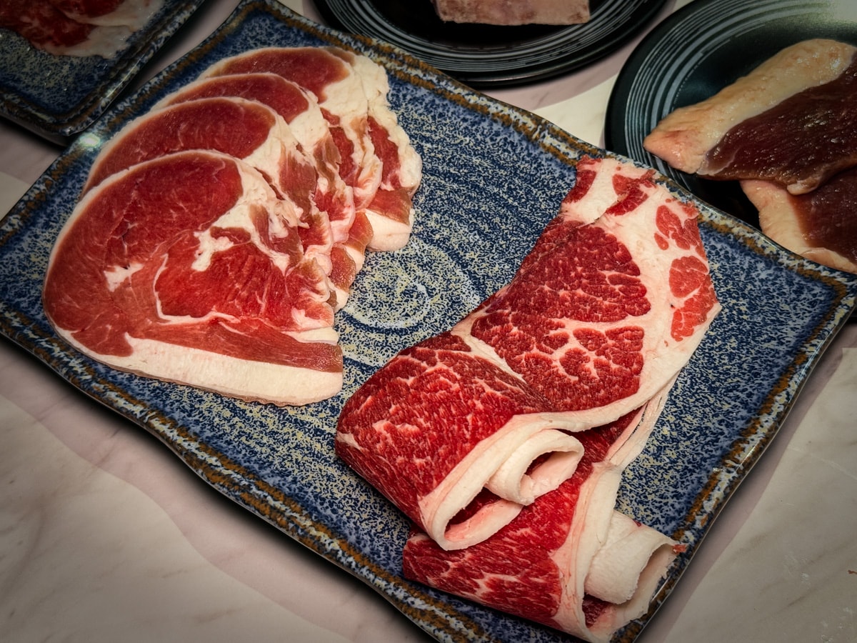 【炎上燒肉】板橋江子翠人氣燒肉吃到飽推薦，高達8種秘製沾醬，平日最低698元起即享生啤酒暢飲，和牛、生蠔、生食級干貝任你挑選！江子翠美食推薦