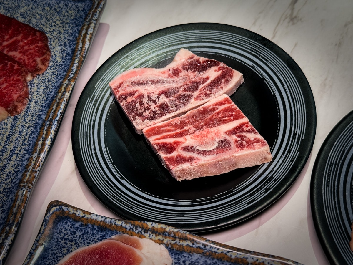 【炎上燒肉】板橋江子翠人氣燒肉吃到飽推薦，高達8種秘製沾醬，平日最低698元起即享生啤酒暢飲，和牛、生蠔、生食級干貝任你挑選！江子翠美食推薦