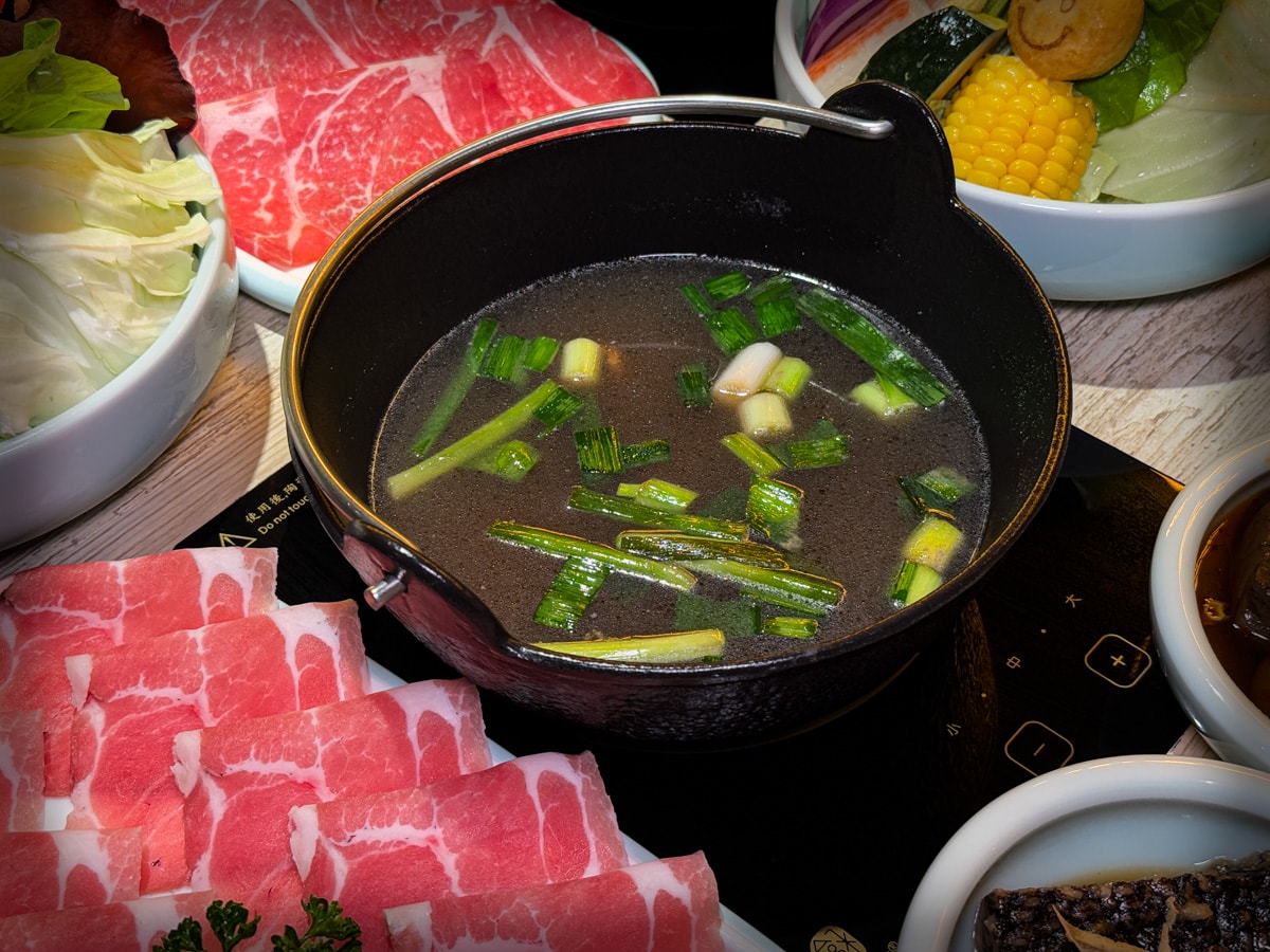 【旺鍋】板橋府中人氣火鍋推薦，超精緻單點鍋物套餐保證營養豐盛，營業到兩點的府中宵夜餐廳首選！