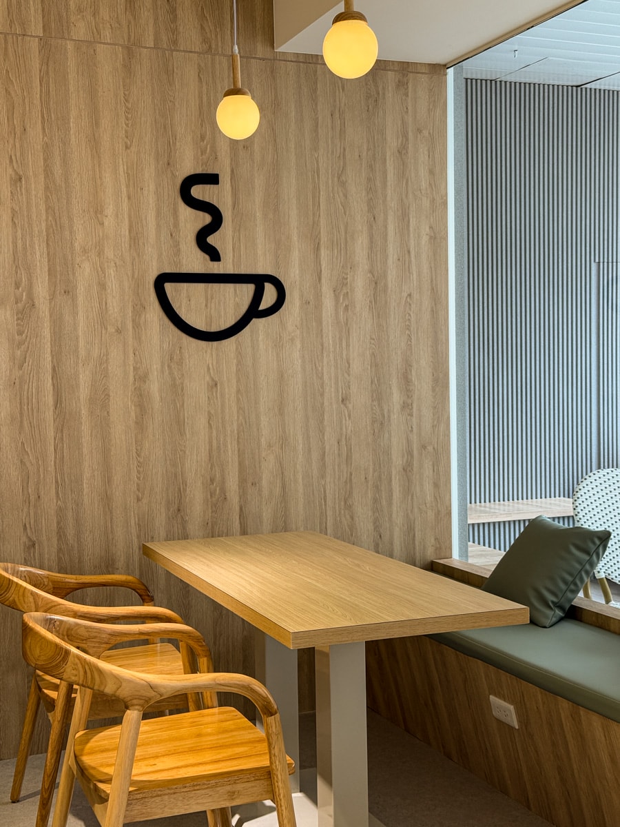 【FOUR U Coffee】高雄巨蛋咖啡廳美食推薦，必吃四吋蛋糕與特色輕食，漢神巨蛋附近最質感的美食餐廳！