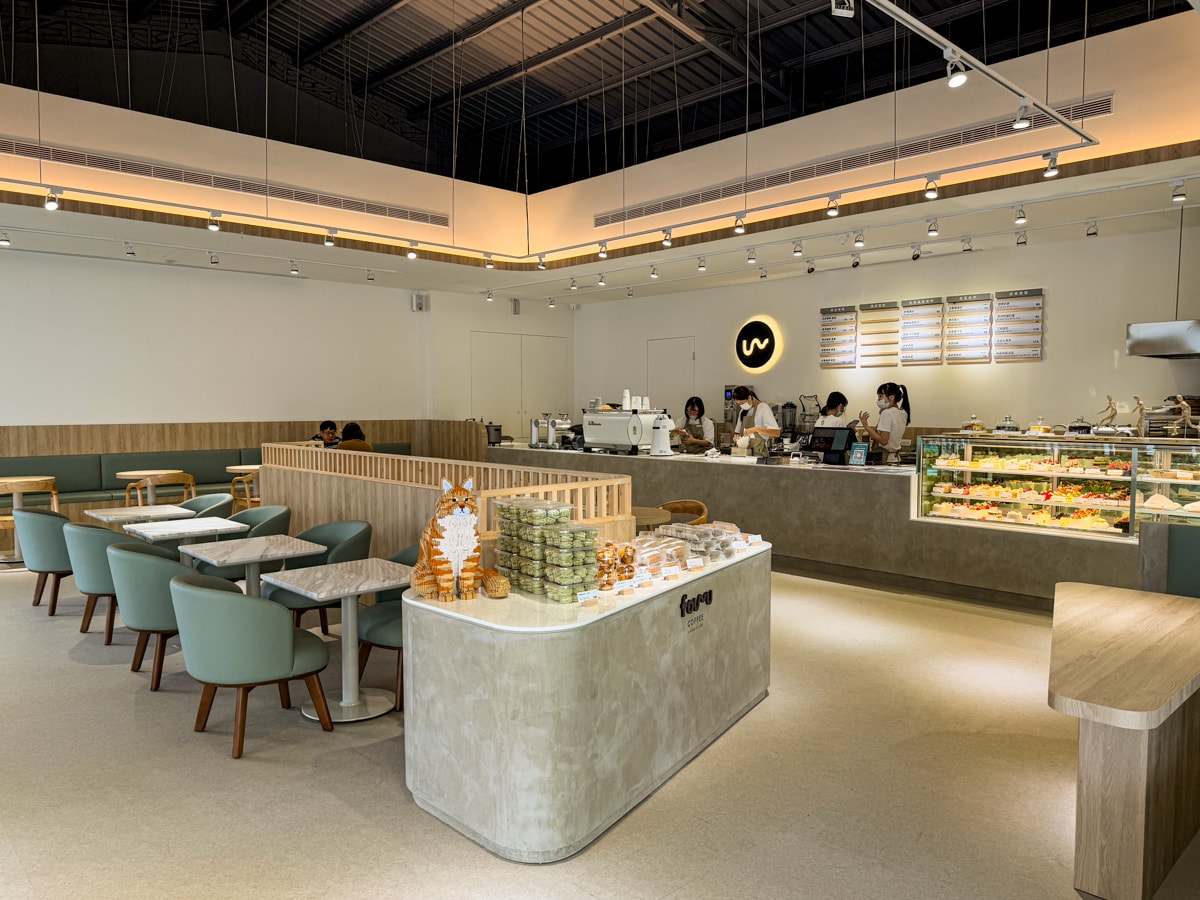 【FOUR U Coffee】高雄巨蛋咖啡廳美食推薦，必吃四吋蛋糕與特色輕食，漢神巨蛋附近最質感的美食餐廳！