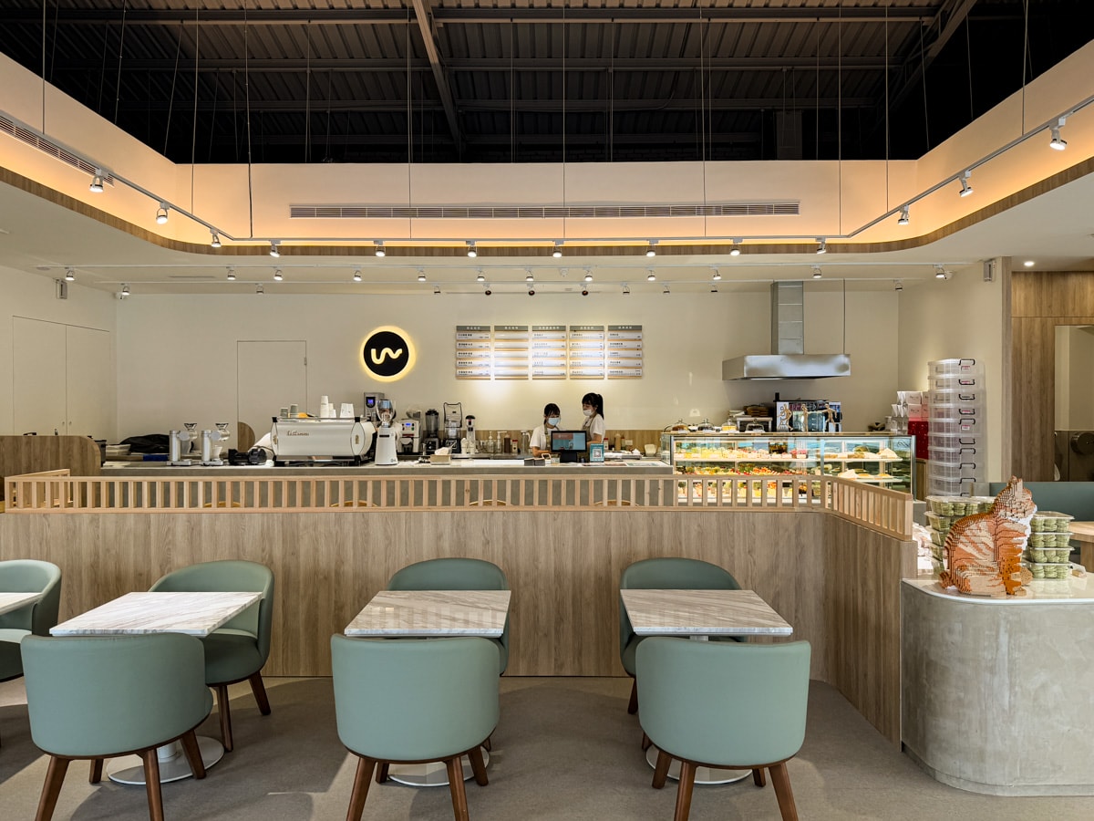 【FOUR U Coffee】高雄巨蛋咖啡廳美食推薦，必吃四吋蛋糕與特色輕食，漢神巨蛋附近最質感的美食餐廳！