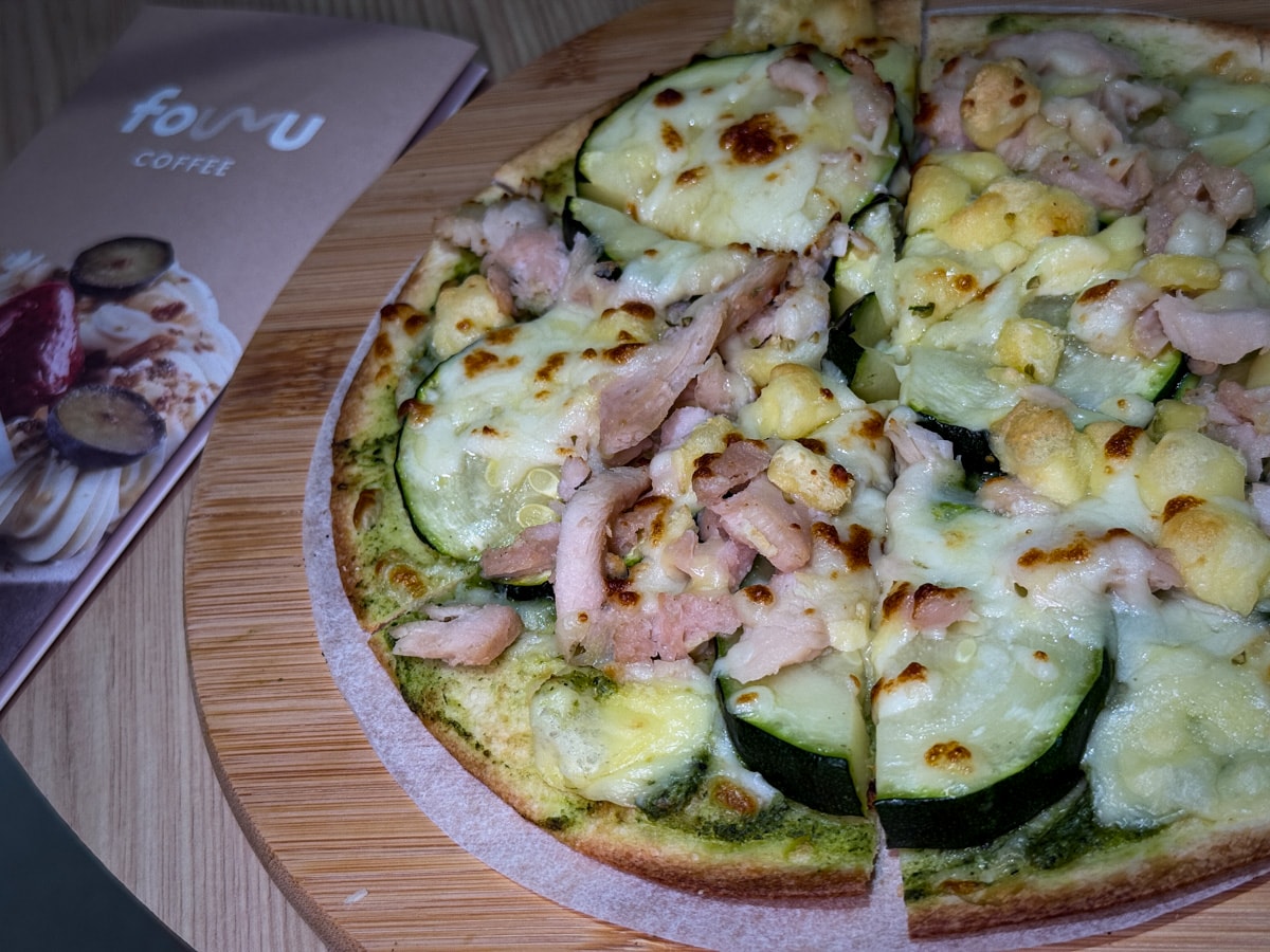 【FOUR U Coffee】高雄巨蛋咖啡廳美食推薦，必吃四吋蛋糕與特色輕食，漢神巨蛋附近最質感的美食餐廳！