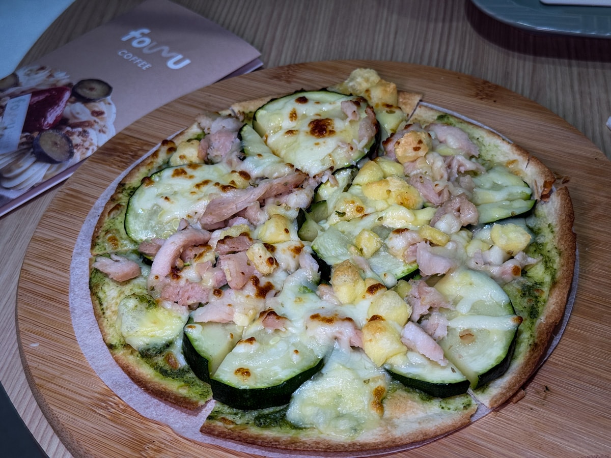 【FOUR U Coffee】高雄巨蛋咖啡廳美食推薦，必吃四吋蛋糕與特色輕食，漢神巨蛋附近最質感的美食餐廳！