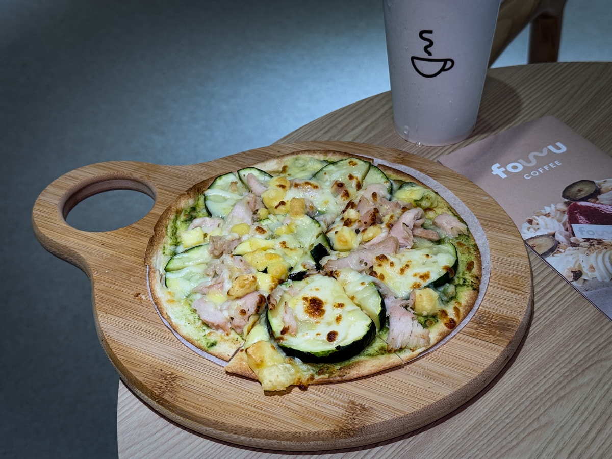 【FOUR U Coffee】高雄巨蛋咖啡廳美食推薦，必吃四吋蛋糕與特色輕食，漢神巨蛋附近最質感的美食餐廳！