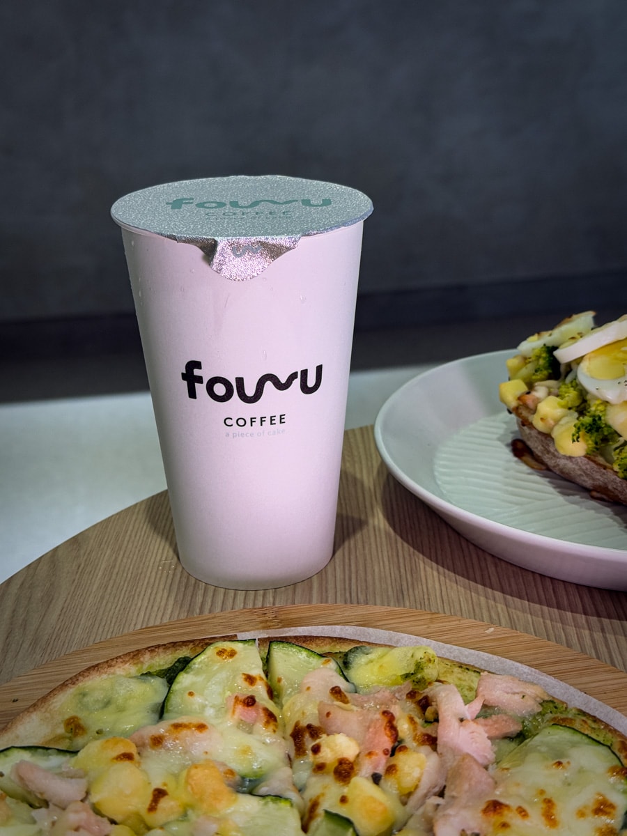 【FOUR U Coffee】高雄巨蛋咖啡廳美食推薦，必吃四吋蛋糕與特色輕食，漢神巨蛋附近最質感的美食餐廳！