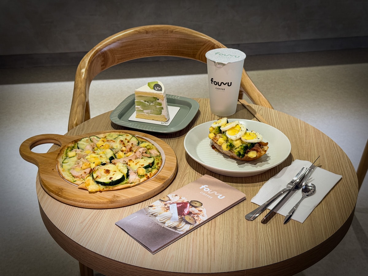 【FOUR U Coffee】高雄巨蛋咖啡廳美食推薦，必吃四吋蛋糕與特色輕食，漢神巨蛋附近最質感的美食餐廳！