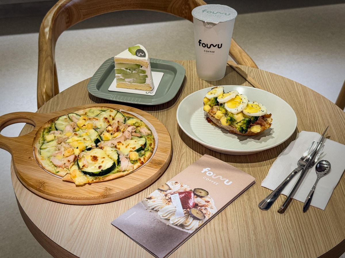 【FOUR U Coffee】高雄巨蛋咖啡廳美食推薦，必吃四吋蛋糕與特色輕食，漢神巨蛋附近最質感的美食餐廳！