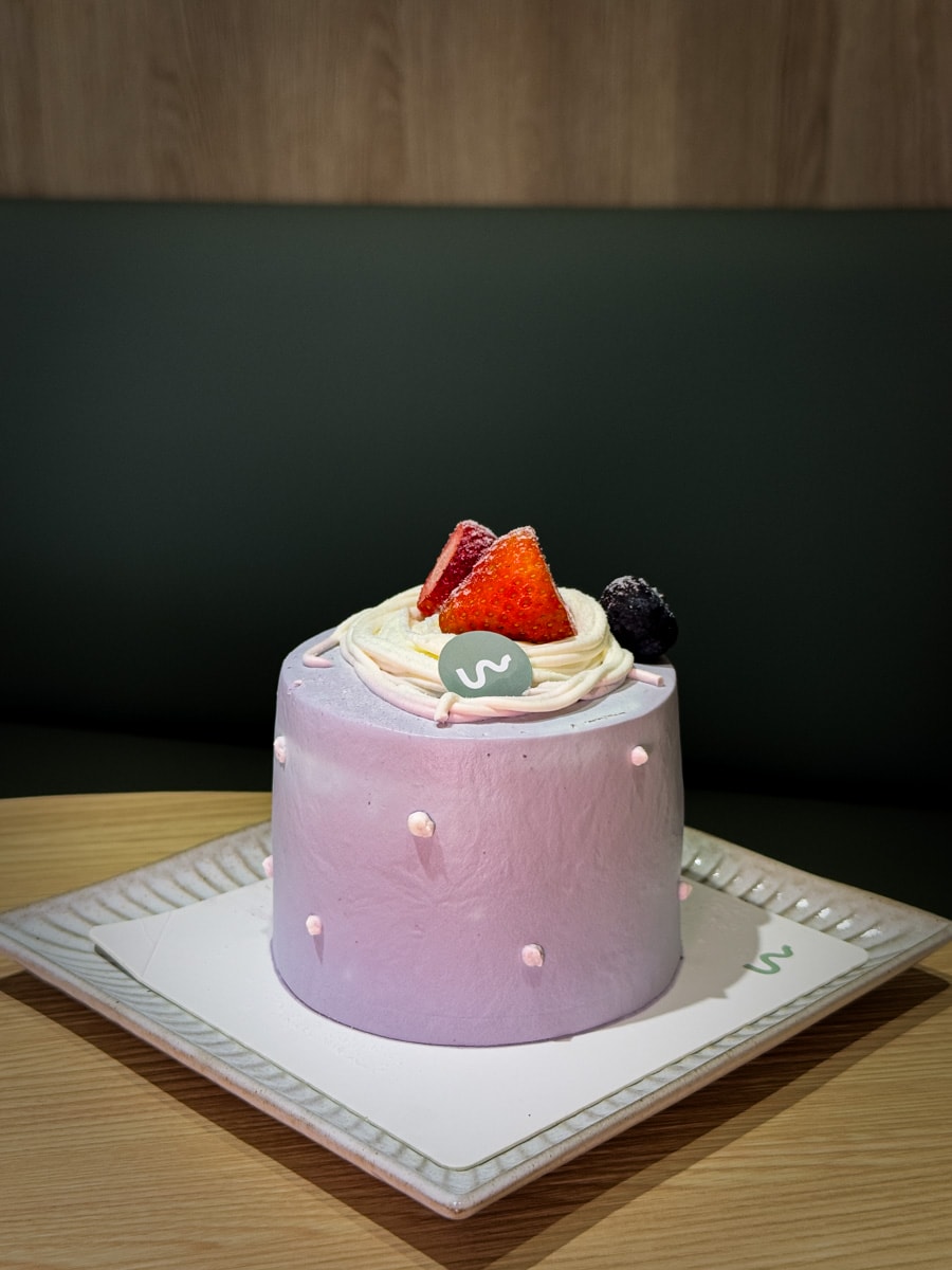 【FOUR U Coffee】高雄巨蛋咖啡廳美食推薦，必吃四吋蛋糕與特色輕食，漢神巨蛋附近最質感的美食餐廳！
