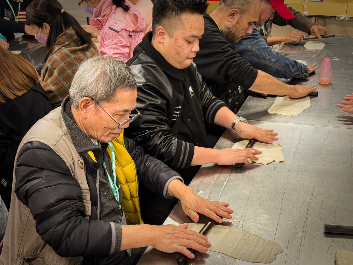 【星寶蔥體驗農場】宜蘭三星親子一日遊必去！拔蔥、蔥派DIY、動物互動全攻略！