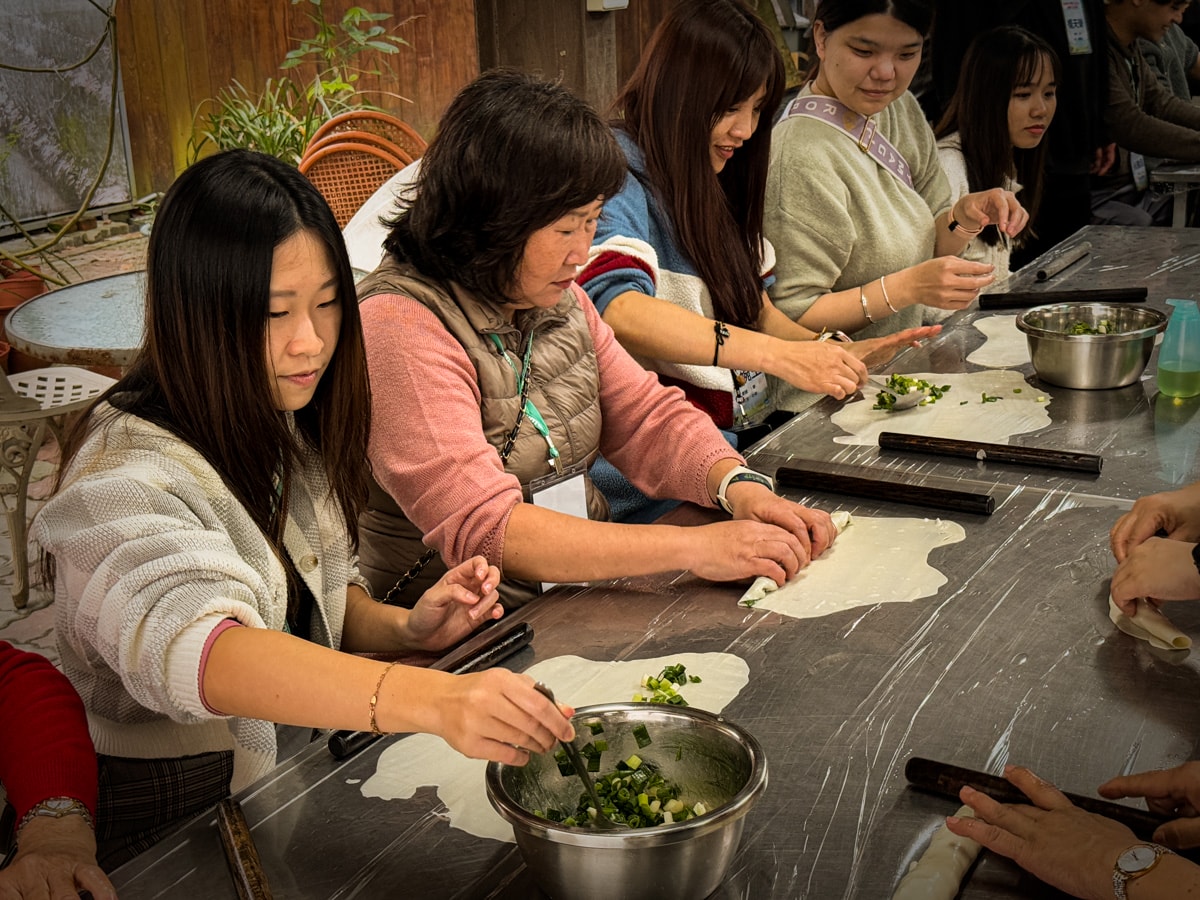 【星寶蔥體驗農場】宜蘭三星親子一日遊必去！拔蔥、蔥派DIY、動物互動全攻略！