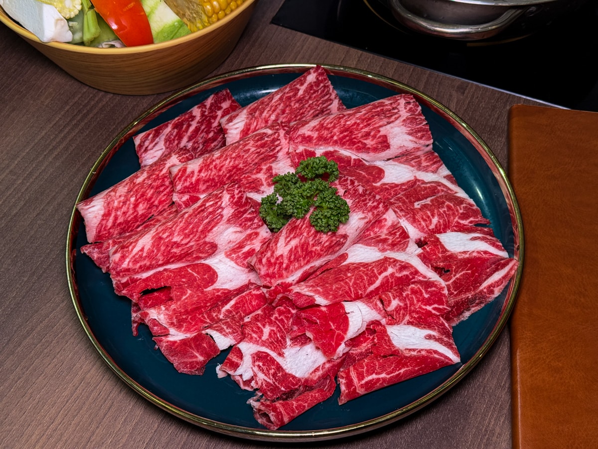【初殿鍋物】中和景安站火鍋美食推薦，平日套餐299元起，內建超好吃被火鍋耽誤的滷肉飯！