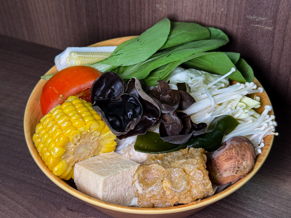 【初殿鍋物】中和景安站火鍋美食推薦，平日套餐299元起，內建超好吃被火鍋耽誤的滷肉飯！