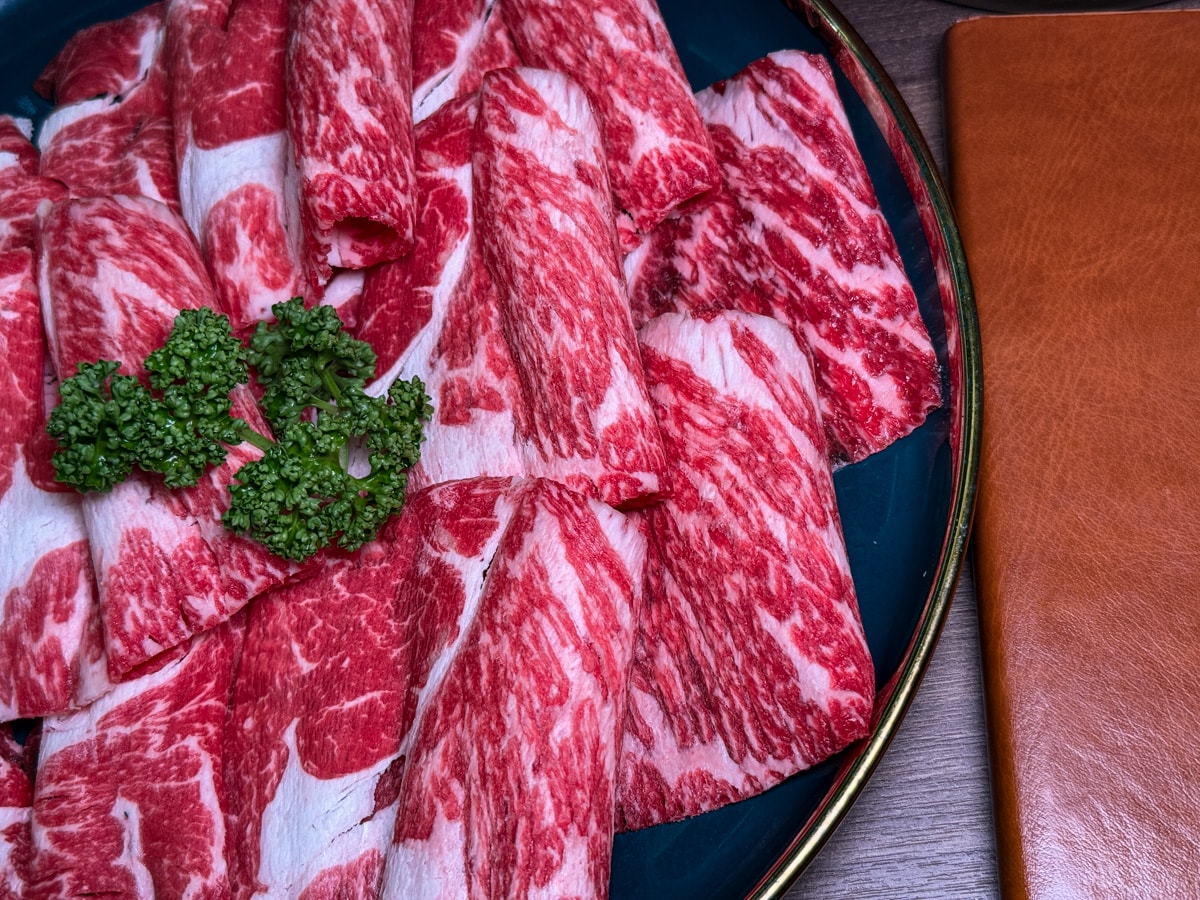 【初殿鍋物】中和景安站火鍋美食推薦，平日套餐299元起，內建超好吃被火鍋耽誤的滷肉飯！