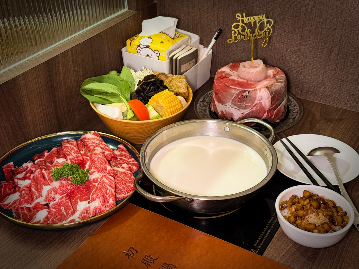 【初殿鍋物】中和景安站火鍋美食推薦，平日套餐299元起，內建超好吃被火鍋耽誤的滷肉飯！